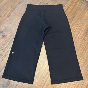 Lululemon size 8 wide leg cropped black athletic pants